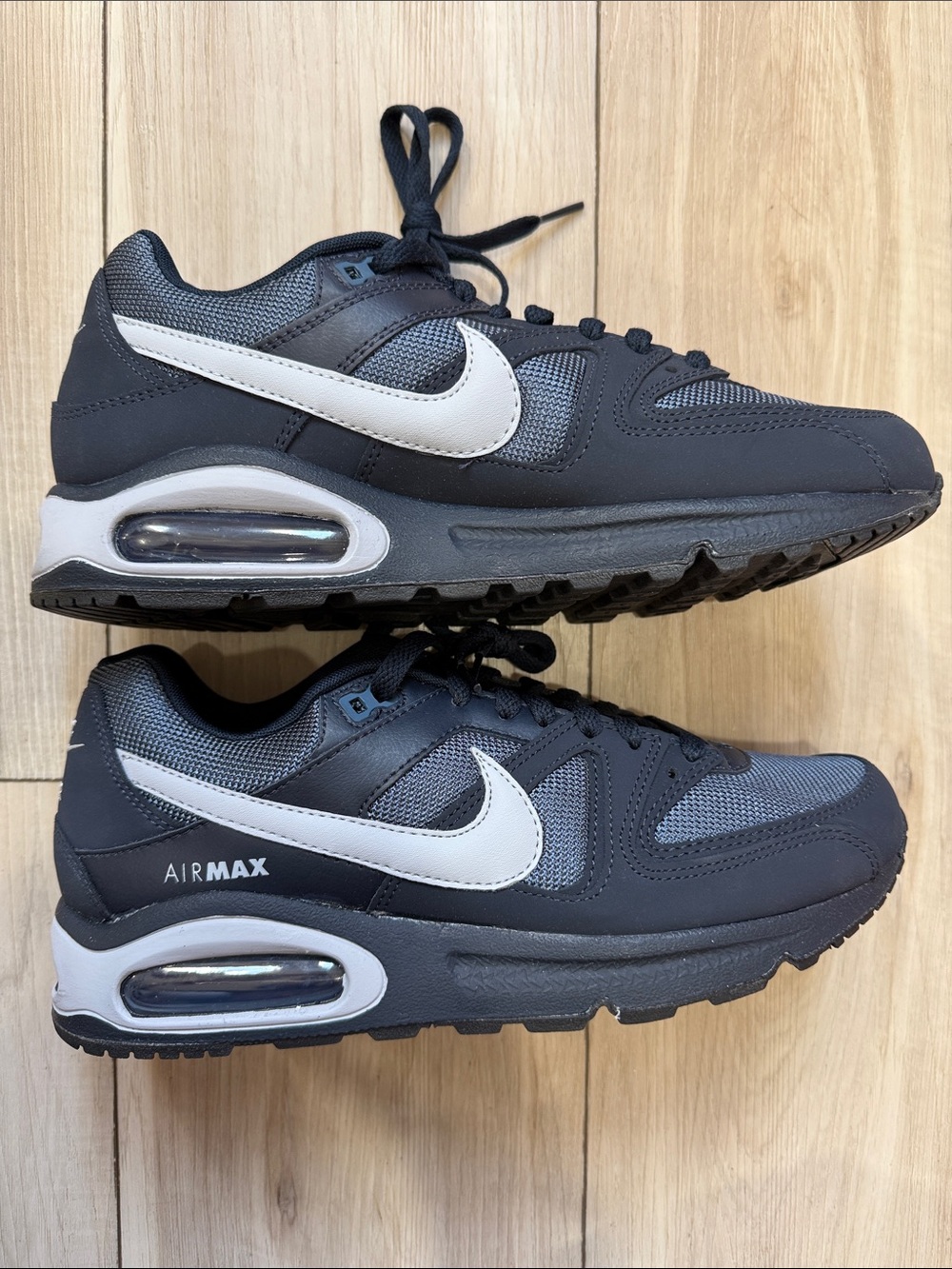 Nike Men's Air Max Black and White Running Sneakers